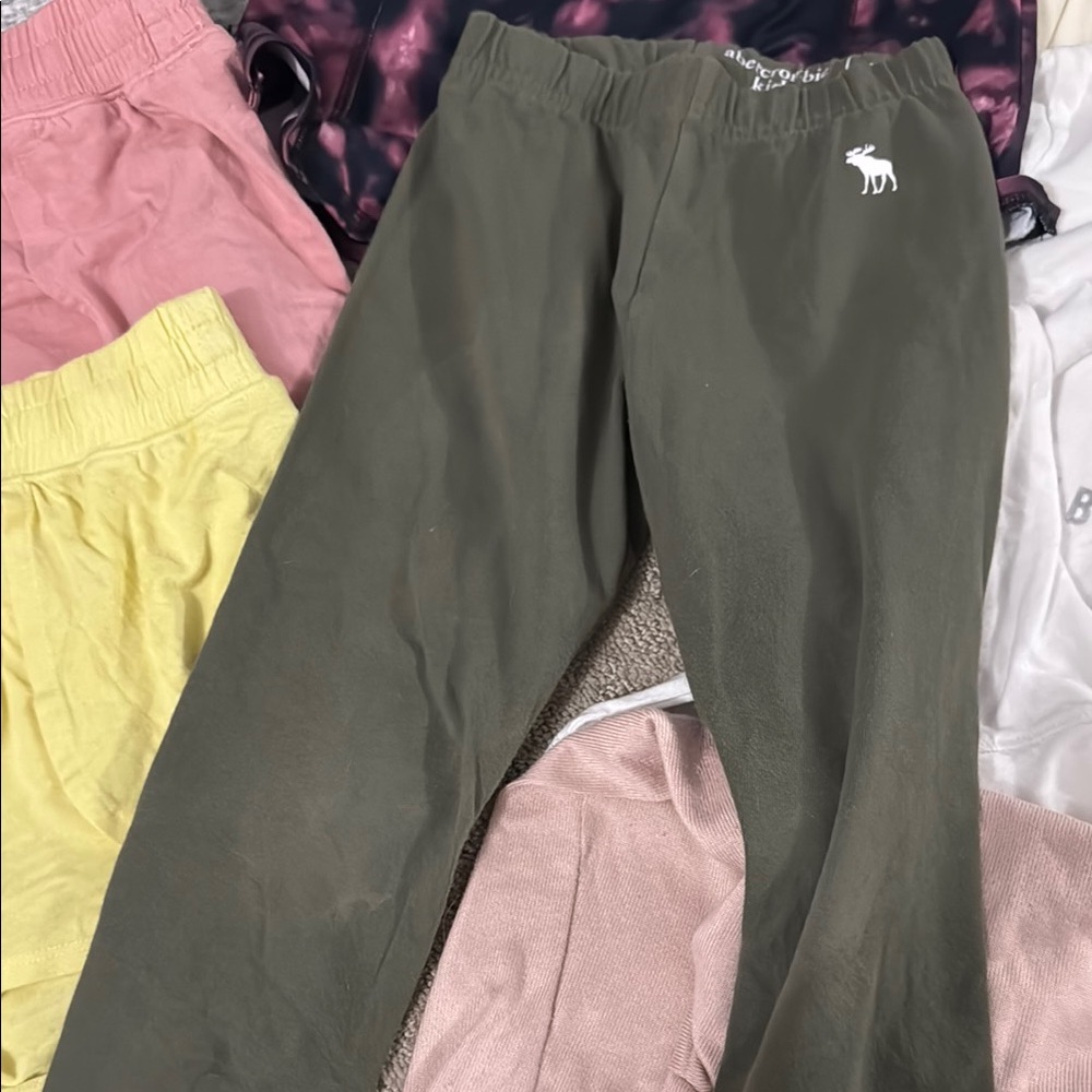 Abercrombie & Fitch Bundle - Picture 12 of 12